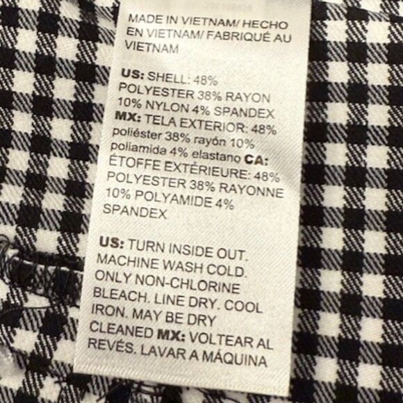 CHICO'S So Slimming Brigitte Slim Leg Capri - Picture 8 of 15